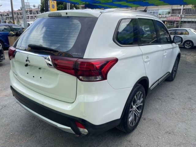 MITSUBISHI三菱 OUTLANDER  第2張相片