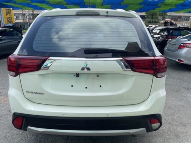 MITSUBISHI三菱 OUTLANDER  第4張相片