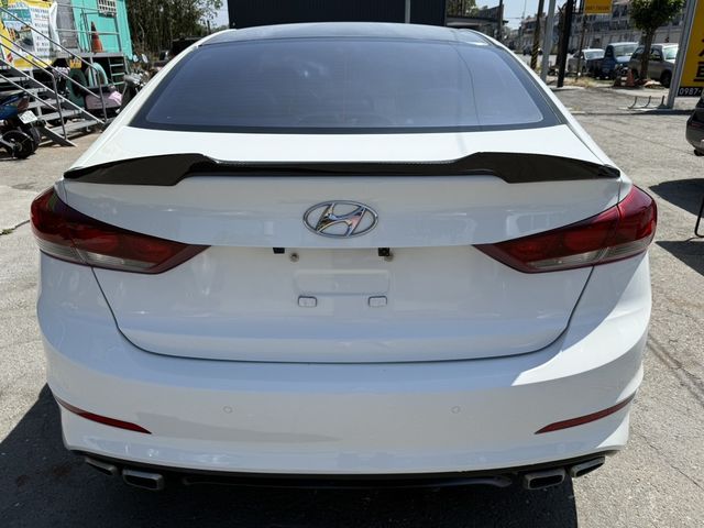 HYUNDAI現代 ELANTRA  第3張相片