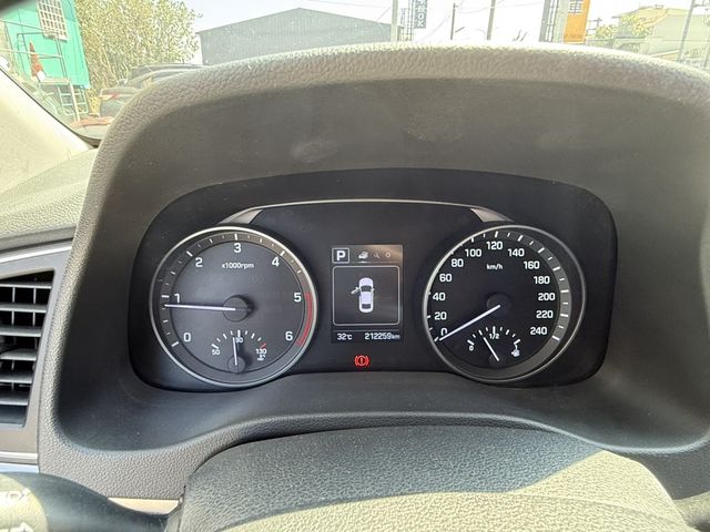 HYUNDAI現代 ELANTRA  第5張相片