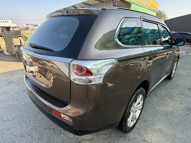 MITSUBISHI三菱 OUTLANDER  第2張相片