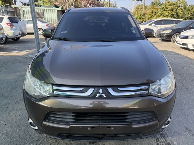 MITSUBISHI三菱 OUTLANDER  第3張相片