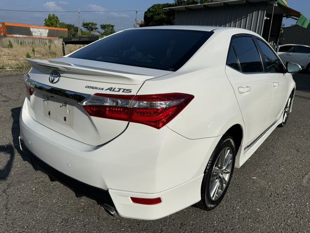 TOYOTA豐田 ALTIS  第2張相片