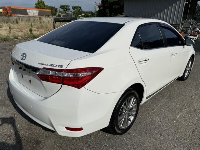 TOYOTA豐田 ALTIS  第2張相片