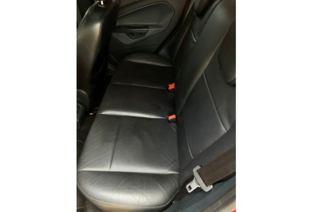 2013 Ford Fiesta 運動版  第6張相片