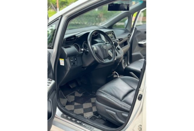 2010 TOYOTA WISH  第5張相片