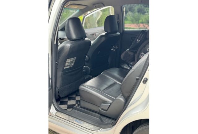 2010 TOYOTA WISH  第7張相片