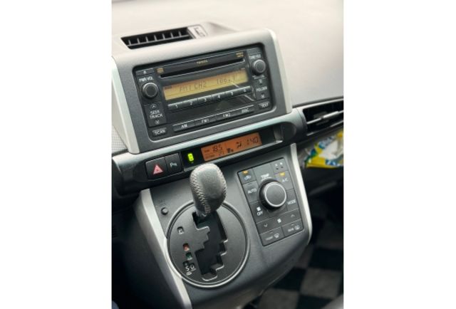 2010 TOYOTA WISH  第10張相片