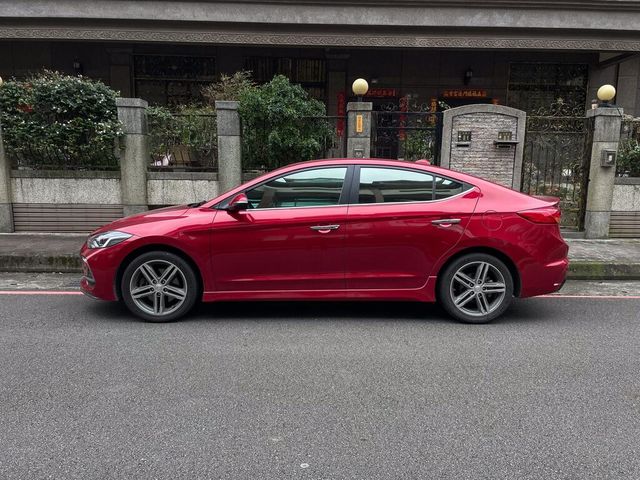 HYUNDAI現代 ELANTRA  第3張相片