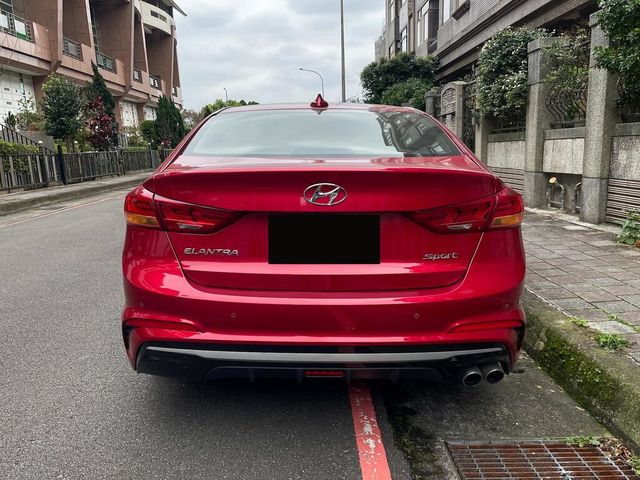HYUNDAI現代 ELANTRA  第5張相片