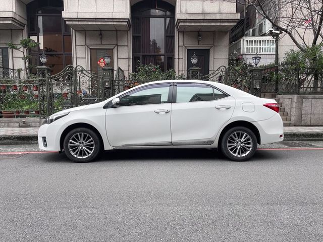 TOYOTA豐田 ALTIS  第3張相片