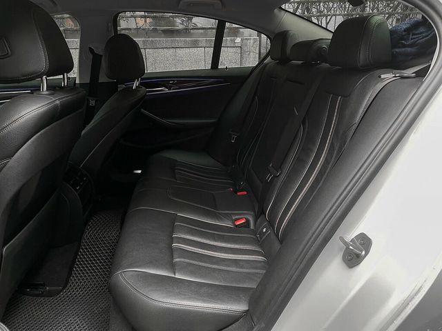 BMW寶馬 520D  第8張相片