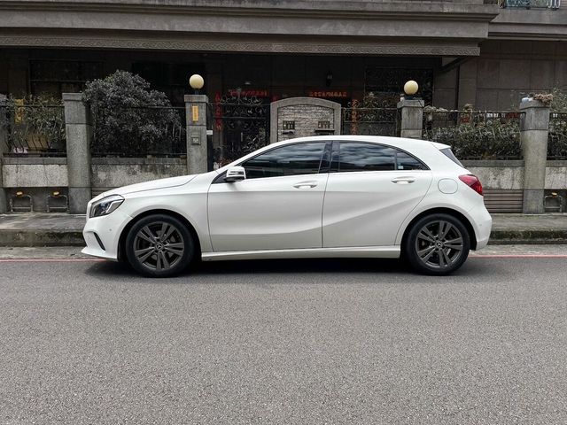 M-BENZ賓士 A180  第3張相片