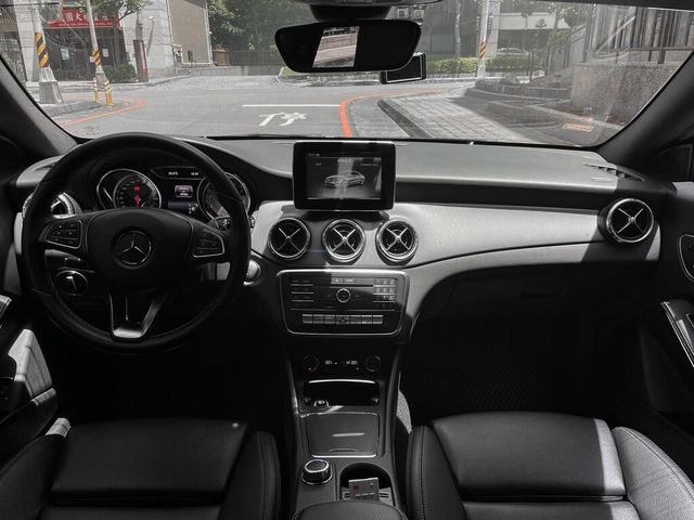 M-BENZ賓士 CLA200  第8張相片