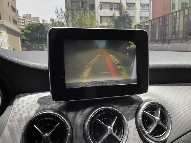 M-BENZ賓士 CLA200  第10張相片