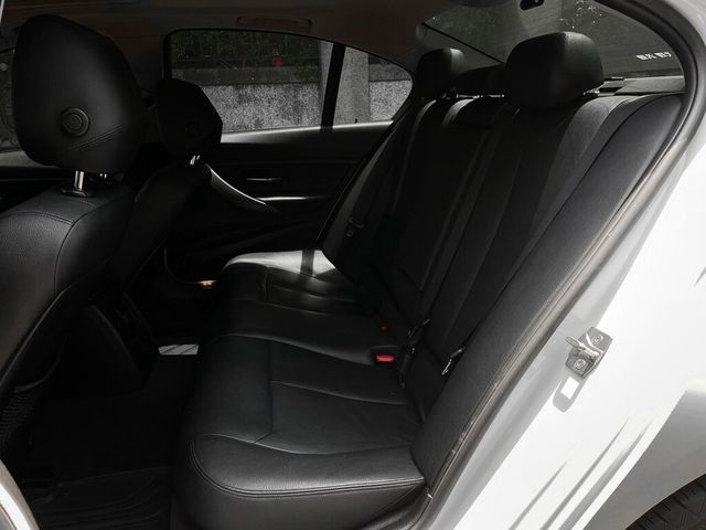 BMW寶馬 328I  第7張相片