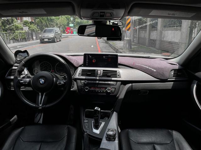 BMW寶馬 328I  第8張相片
