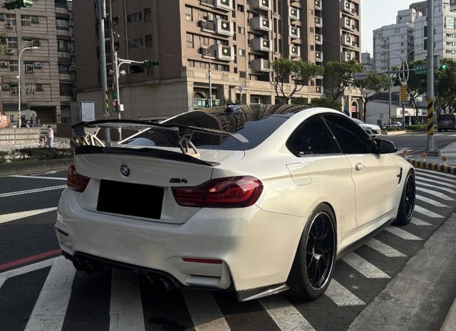 BMW寶馬 M4 COUPE  第5張相片