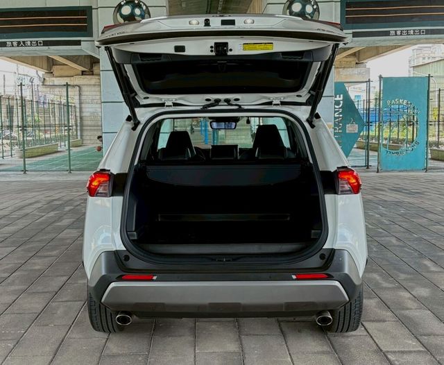 TOYOTA豐田 RAV4  第7張相片