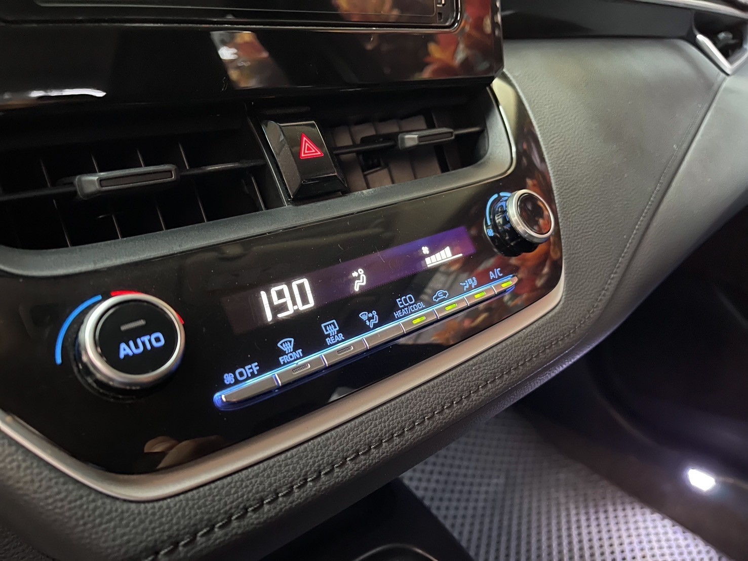 ▲銘陽國際▲ 2020年 TOYOTA  ALTIS 豪華版 正一手女用車僅跑7萬多 漂亮認證車  第9張相片