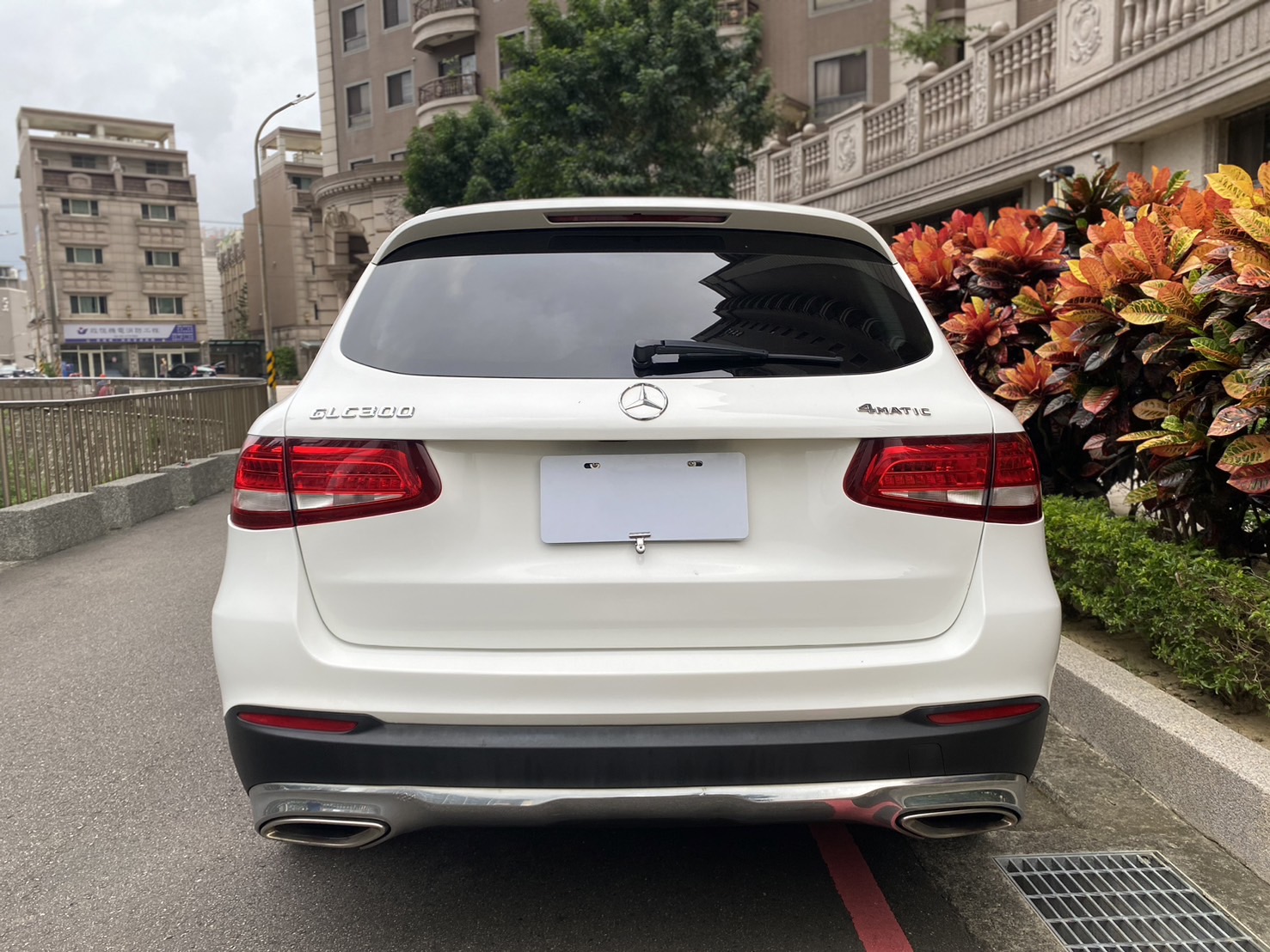 ▲銘陽國際▲ 2016年賓士 GLC300 SUV 4MATIC 跑13萬 90萬讓您享受富豪人生  第3張相片