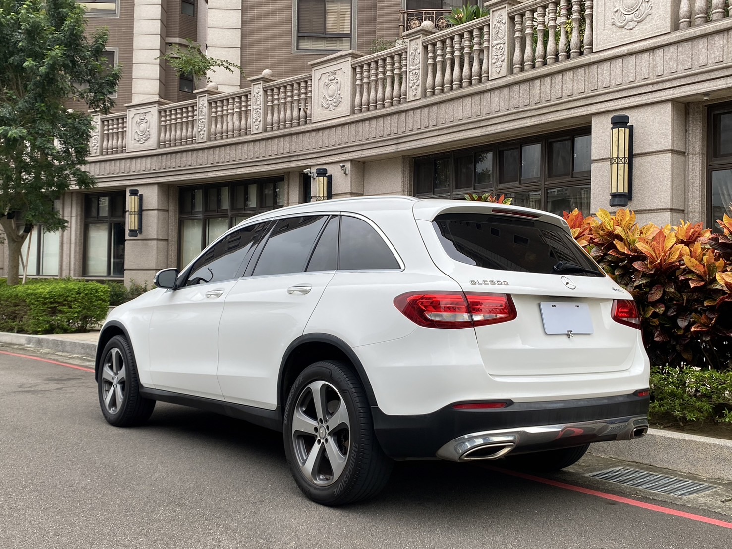 ▲銘陽國際▲ 2016年賓士 GLC300 SUV 4MATIC 跑13萬 90萬讓您享受富豪人生  第4張相片