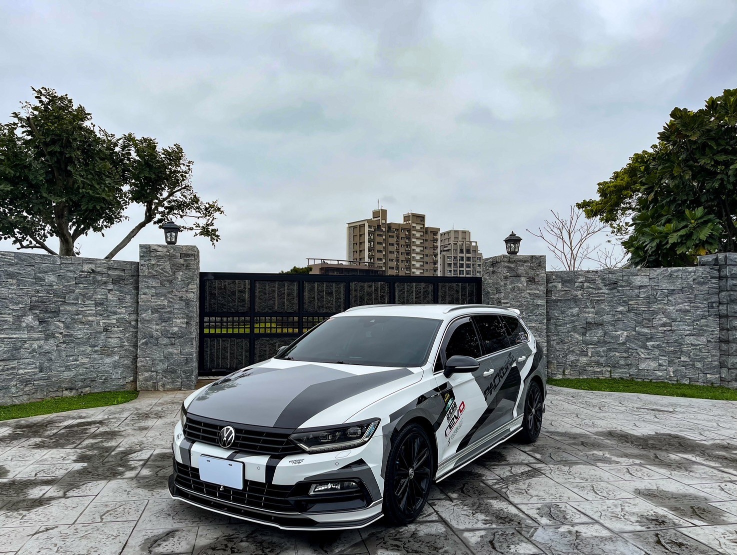 ▲銘陽國際▲ 2015年 福斯 PASSAT VARIANT 330TSI 1.8 附上引擎整理工單12萬 耗材皆已更新完畢 漂亮認證車  第1張相片