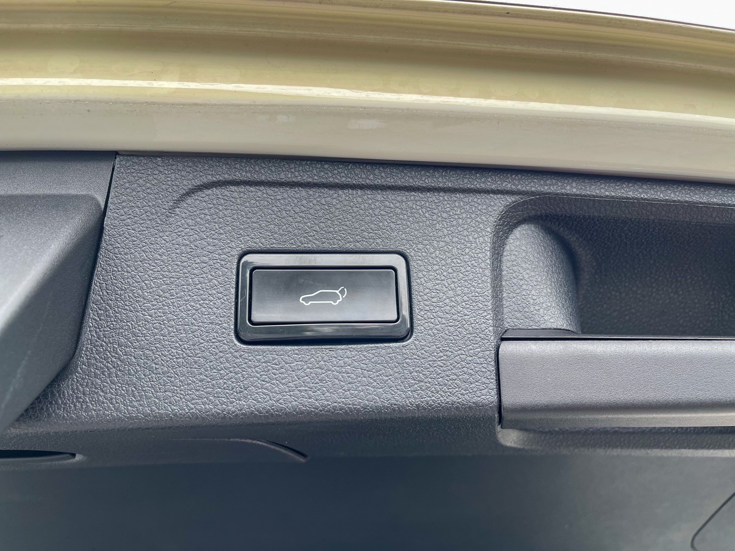 ▲銘陽國際▲ 2015年 福斯 PASSAT VARIANT 330TSI 1.8 附上引擎整理工單12萬 耗材皆已更新完畢 漂亮認證車  第7張相片