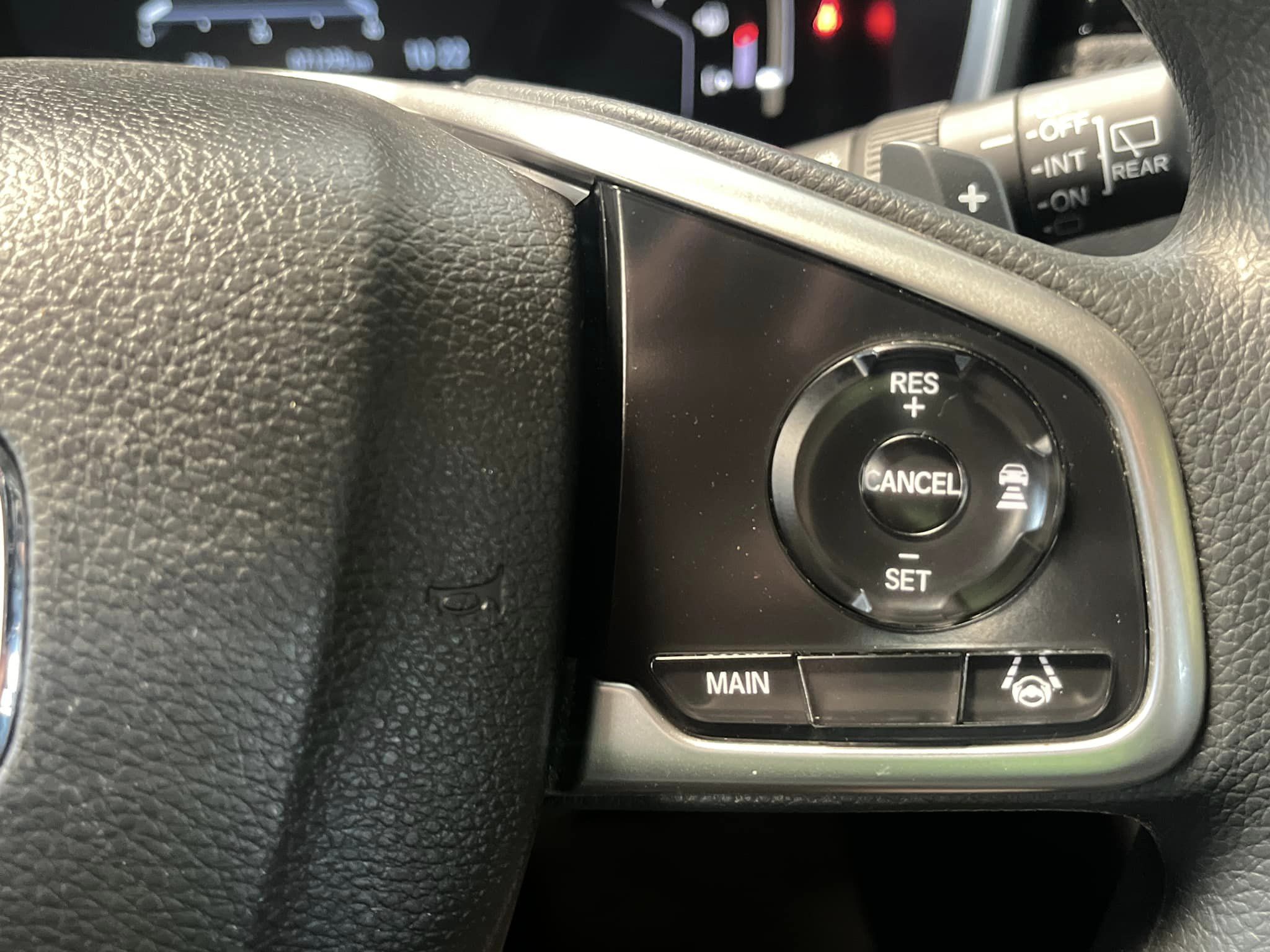 ▲沃克車業▲小改款5.5代 實跑7萬 ACC跟車/車道偏移/電尾門/無線充電座/CarPlay 保固中  第5張相片