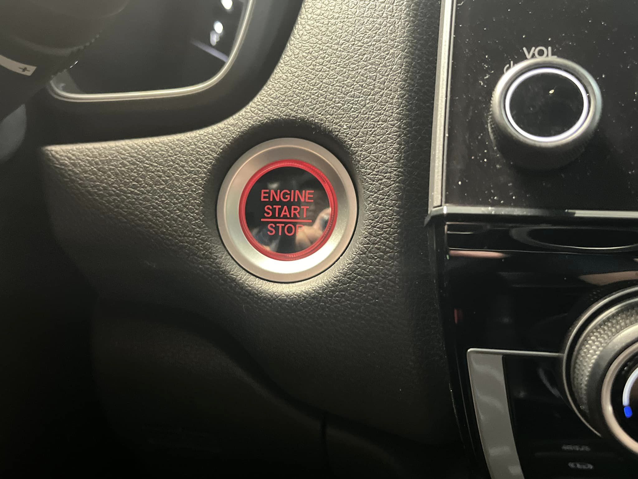 ▲沃克車業▲小改款5.5代 實跑7萬 ACC跟車/車道偏移/電尾門/無線充電座/CarPlay 保固中  第17張相片
