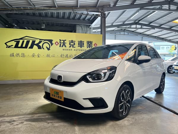頂規油電版 僅跑6900 原廠保固中 濃濃新車味 跟車/盲點/免鑰匙/車道維持  第1張相片