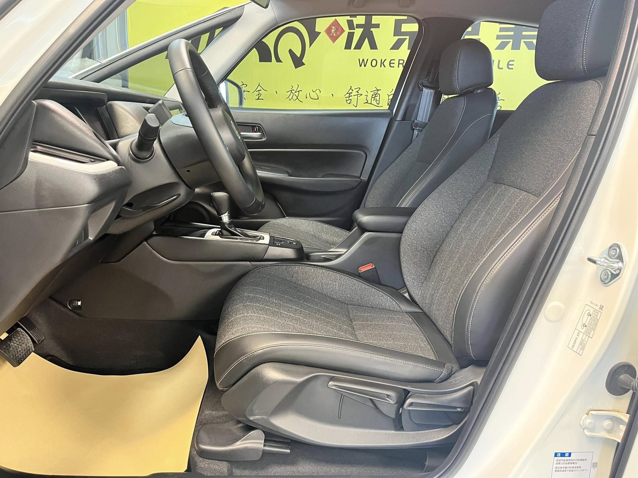 頂規油電版 僅跑6900 原廠保固中 濃濃新車味 跟車/盲點/免鑰匙/車道維持  第9張相片