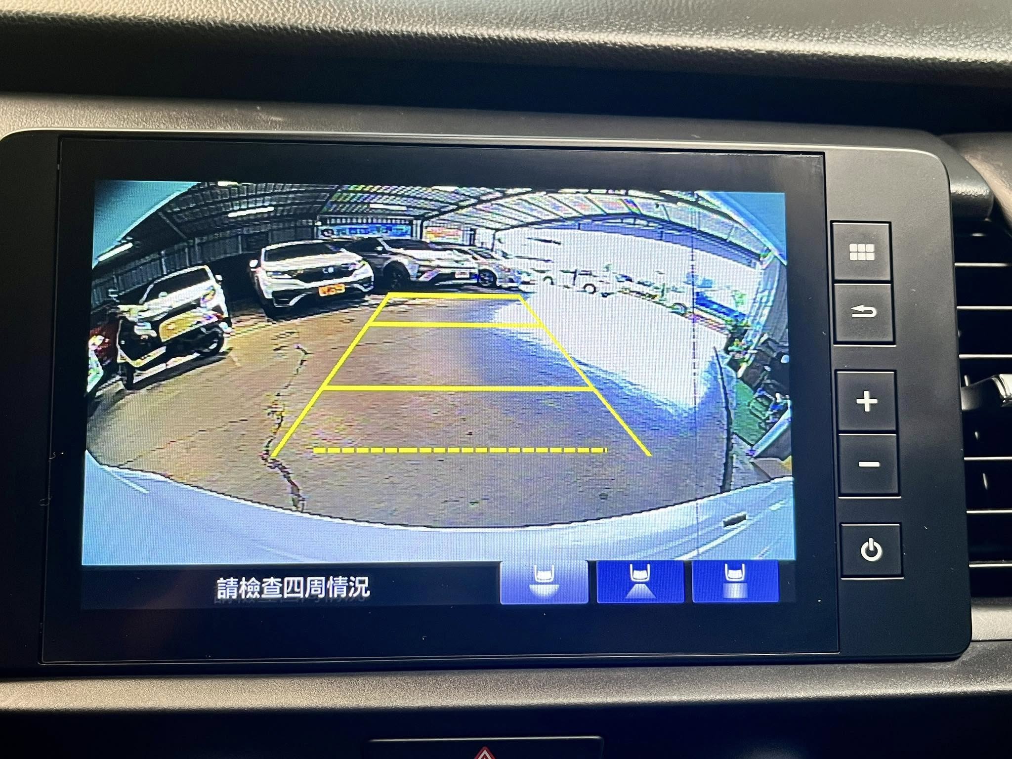 頂規油電版 僅跑6900 原廠保固中 濃濃新車味 跟車/盲點/免鑰匙/車道維持  第10張相片