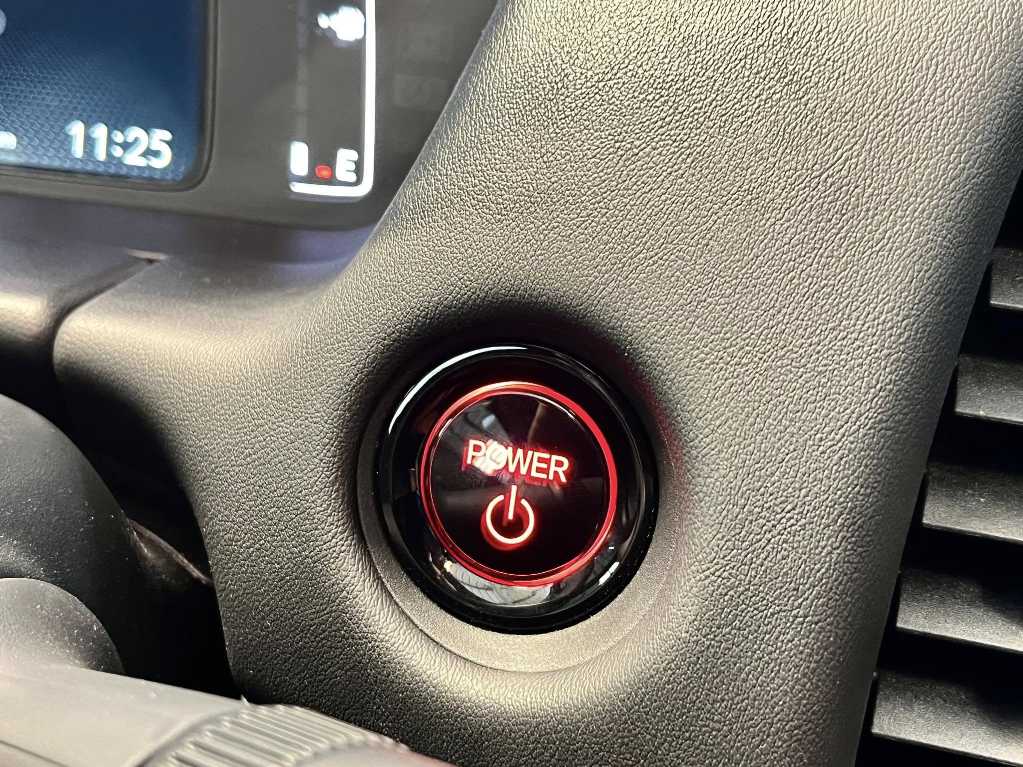 頂規油電版 僅跑6900 原廠保固中 濃濃新車味 跟車/盲點/免鑰匙/車道維持  第13張相片