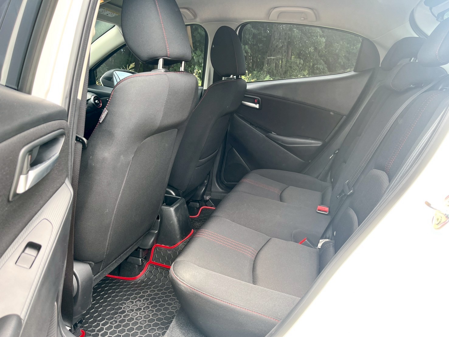 24年款 僅跑2000公里  保固中 盲點/車偏/主動剎車/無線Apple Carplay  第9張相片