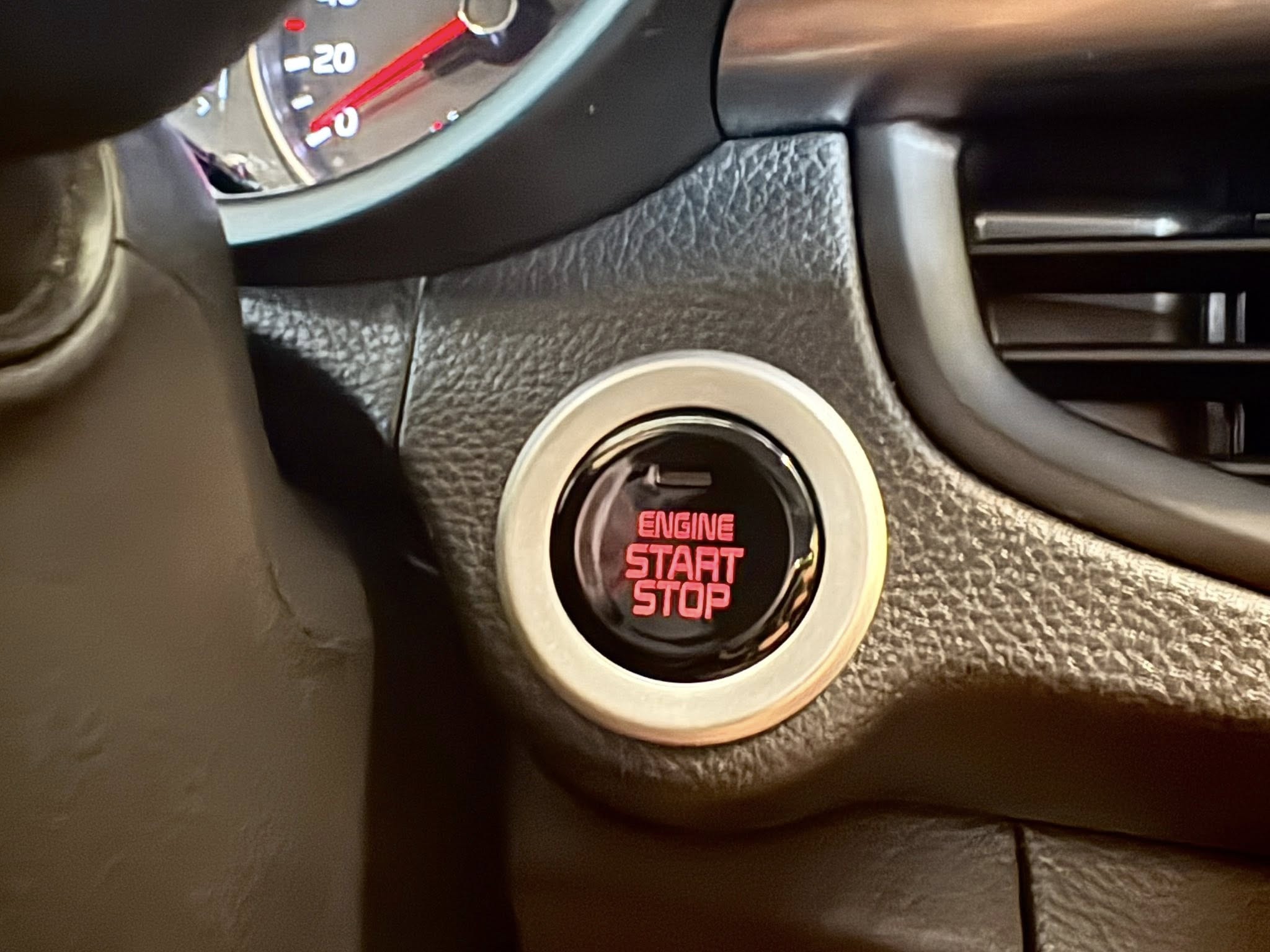 GT-Line Plus 僅跑1萬 保固中 7安/定速/車道維持/主動剎車/通風椅/免鑰匙/車門啟閉  第14張相片