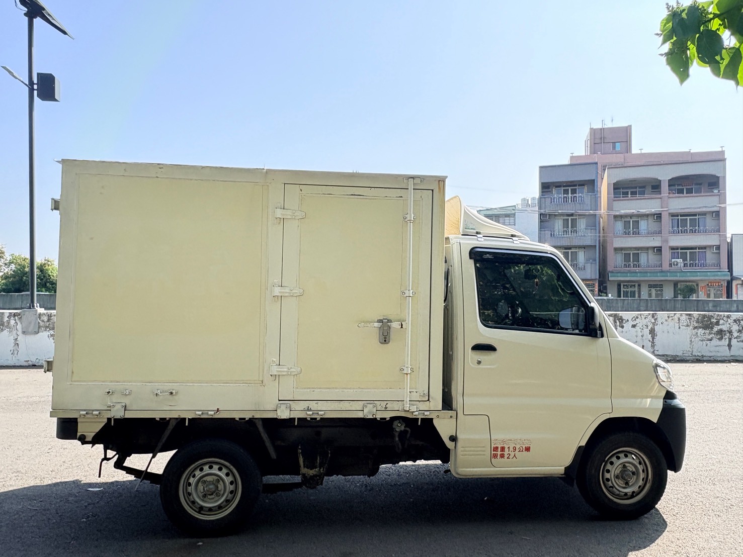 僅跑10萬 原廠保養 常溫廂體 可改貨斗  第2張相片