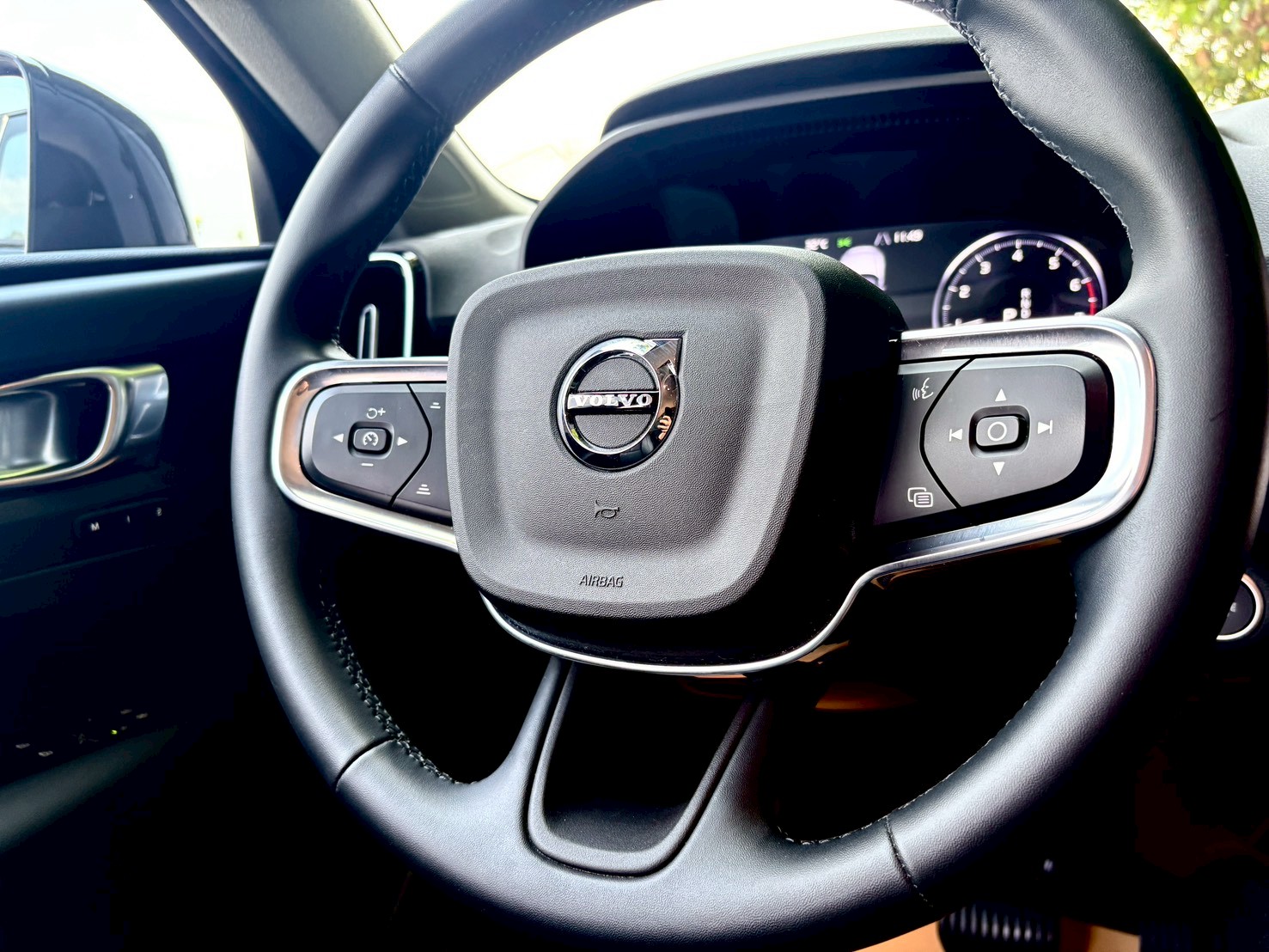 XC40 T3 僅跑3.9萬 原版件 北歐設計美學 |安全科技代表作  第8張相片