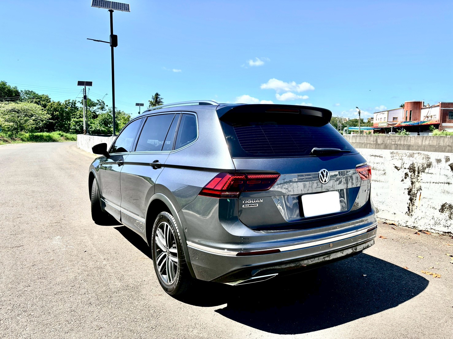 TIGUAN 5+2 滿配 R-LINE外觀/電動側踏板/一階晶片/變速箱優化  第3張相片