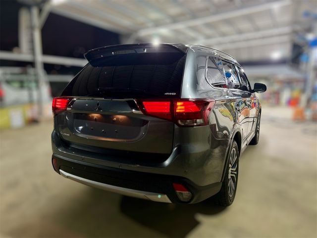 MITSUBISHI三菱 OUTLANDER  第2張相片