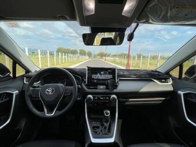 TOYOTA豐田 RAV4  第3張相片
