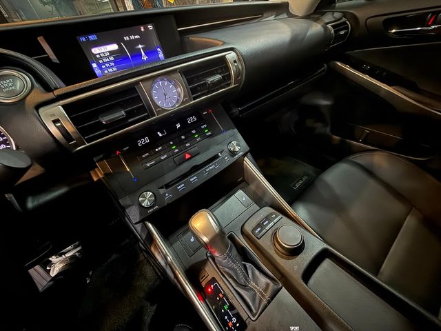 LEXUS凌志 IS200T  第3張相片
