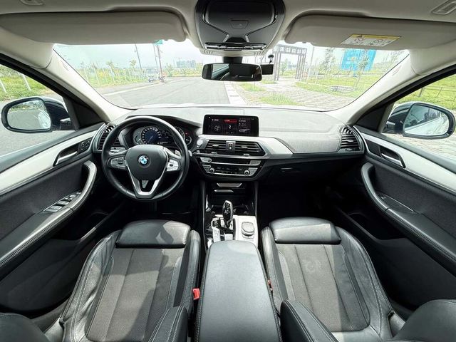 BMW寶馬 X4 XDRIVE20I  第3張相片