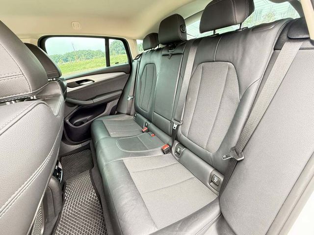 BMW寶馬 X4 XDRIVE20I  第4張相片
