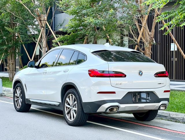 BMW寶馬 X4 XDRIVE20I  第2張相片