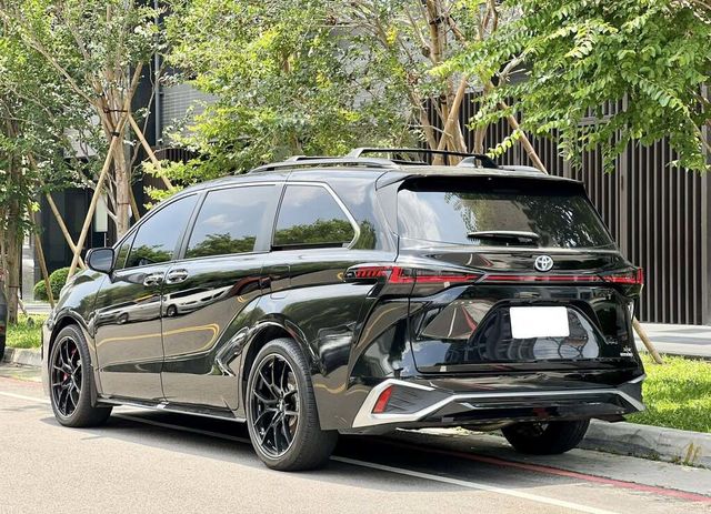 TOYOTA豐田 SIENNA  第2張相片