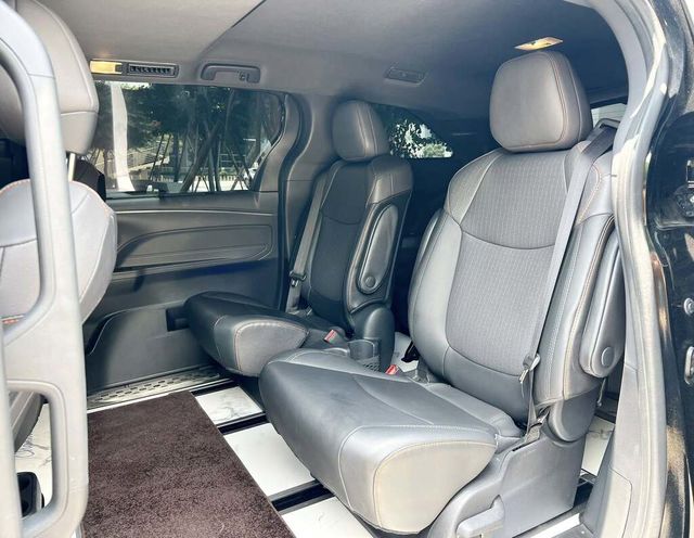 TOYOTA豐田 SIENNA  第4張相片