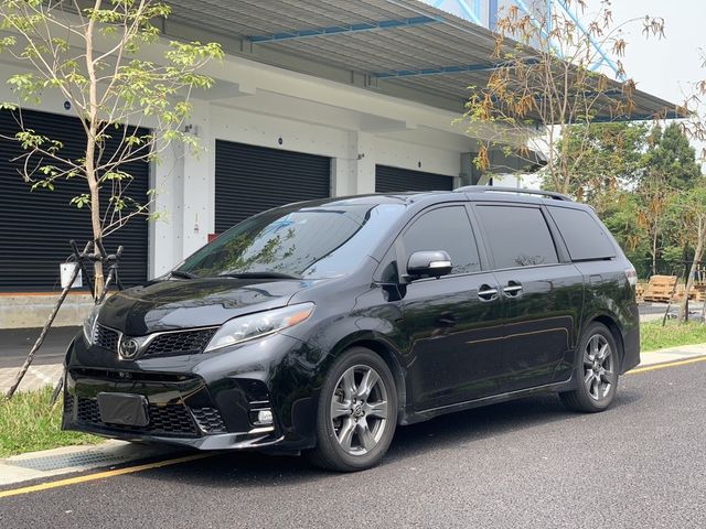 TOYOTA豐田 SIENNA  第1張相片