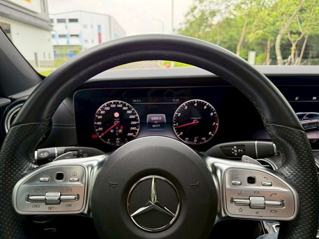 M-BENZ賓士 E300  第9張相片