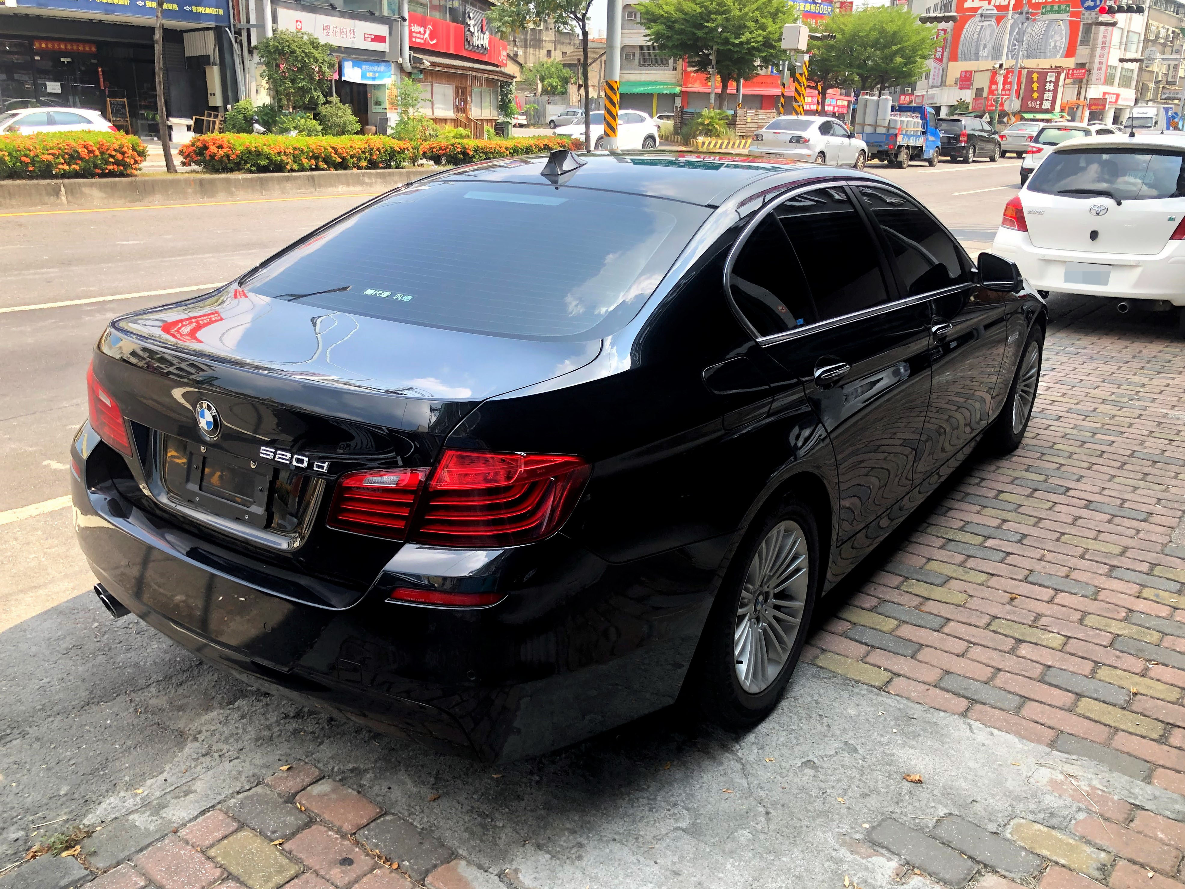 2015年 BMW 520d(F10) 無待修  第4張相片